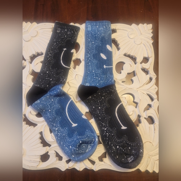 Urban Outfitters ChinaTown Market Smiley Socks - Picture 2 of 8